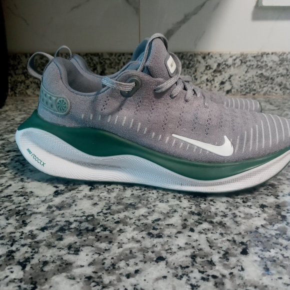 Womens Nike React X Gray and Green Nike Sneakers Size 9 In Excellent Condition - Picture 1 of 8